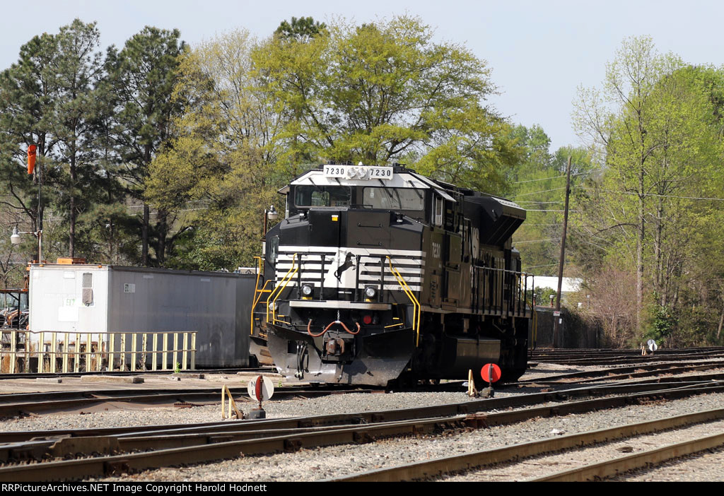 NS 7230 sits in Glenwood Yard with a slug set behind it